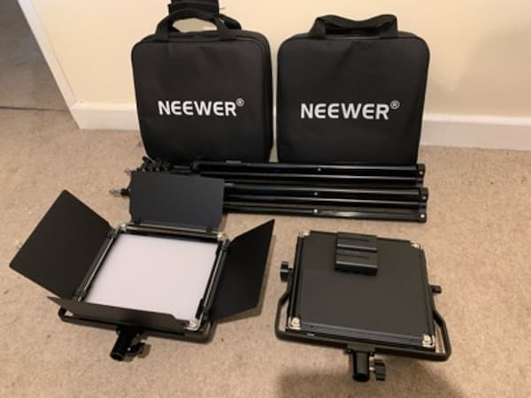 Neewer 2-piece Bi-color 660 Led Video Light